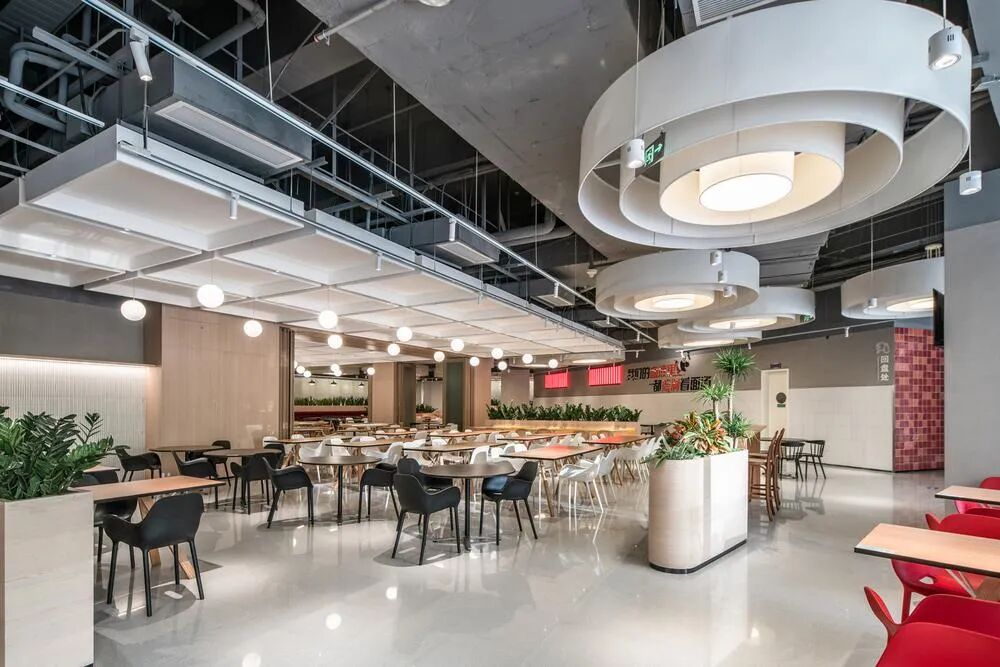 万科西南区域总部办公家具环境设计：以人为本的空间叙事