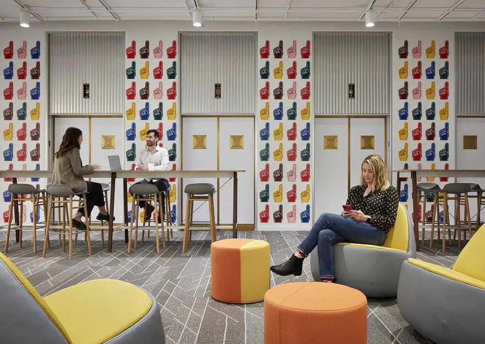 Vivid Seats Chicago headquarters relies on what to encourage employees to actively return