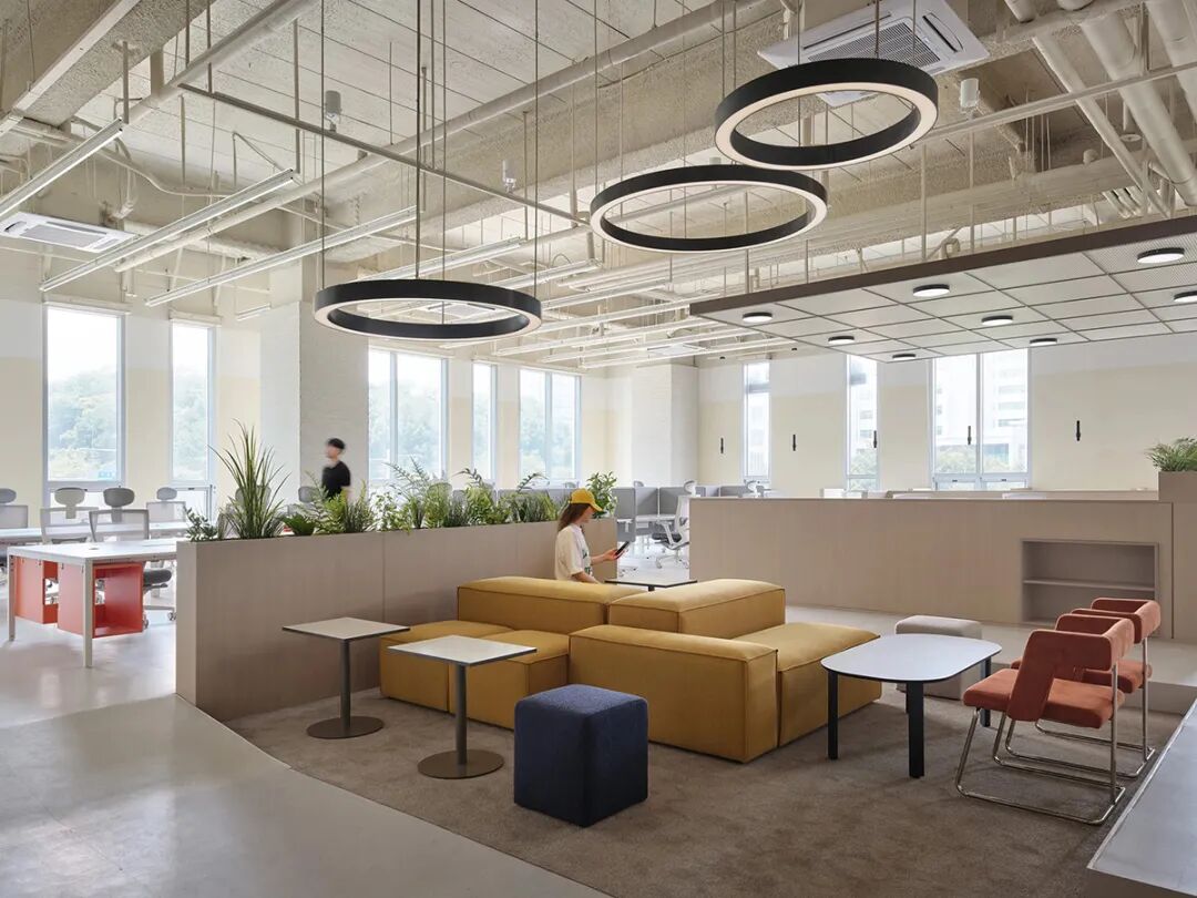 村田韩国以色彩与自然重塑制造业办公空间