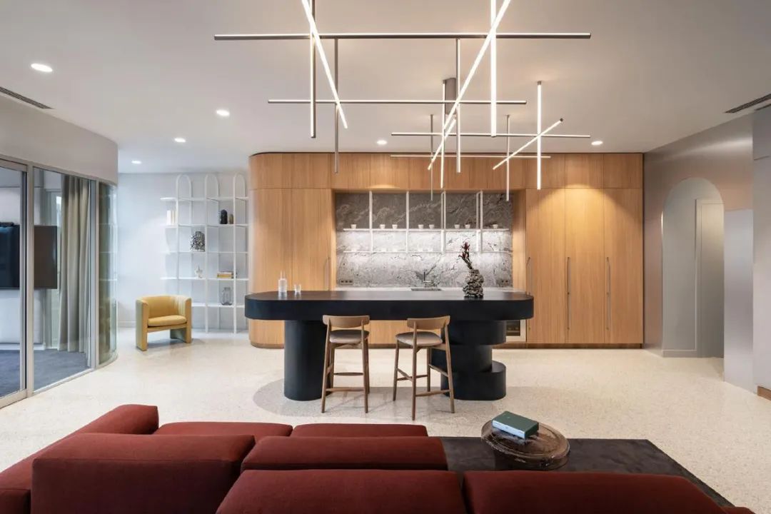 洁净美学与金融的完美空间设计：布拉格500平方米办公空间的叙事篇章