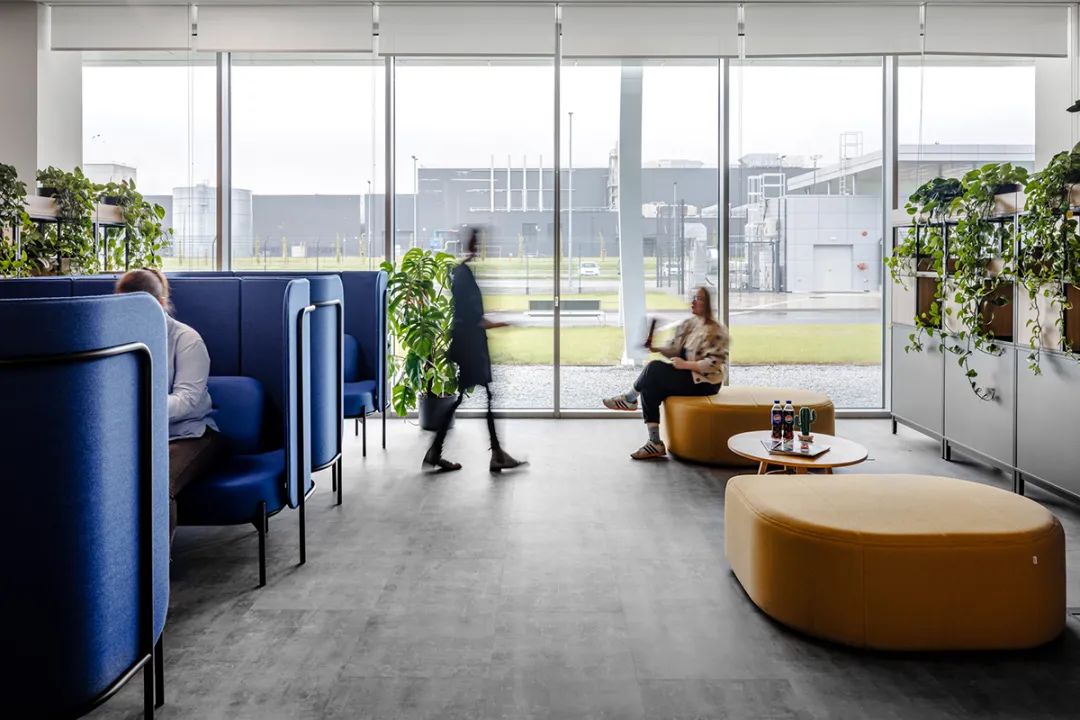 Pepsi Poland Sroda Slaska Factory Office: Customized Office Furniture and Blue Tone Create a Relaxin