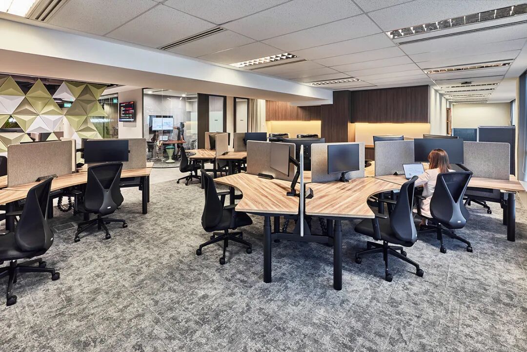 办公家具与办公环境设计典范：万卓环球及WATATAWA新加坡房地产公司办公室设计